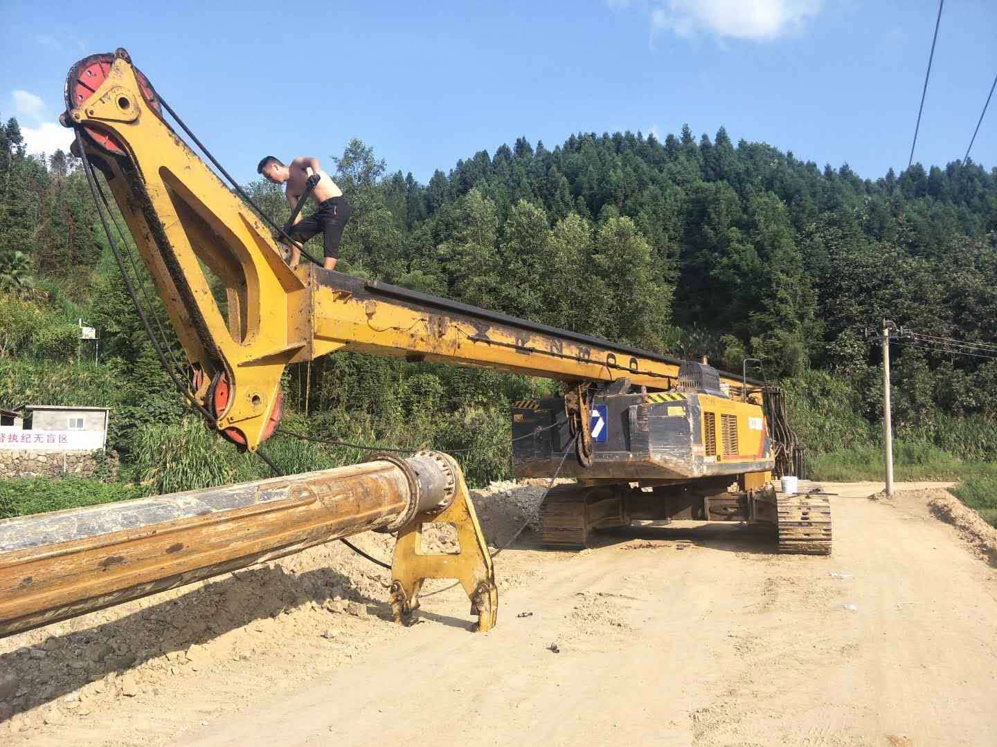 旋挖鉆機(jī)機(jī)手維修、操作.jpg