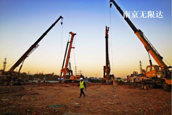 多臺(tái)徐工旋挖機(jī)施工大場(chǎng)面.jpg
