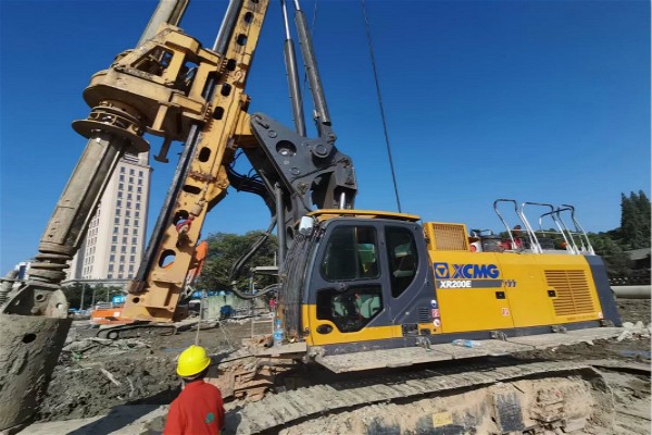 衢麗鐵路樁基礎成孔方面，旋挖鉆機有重要的應用價值.jpg