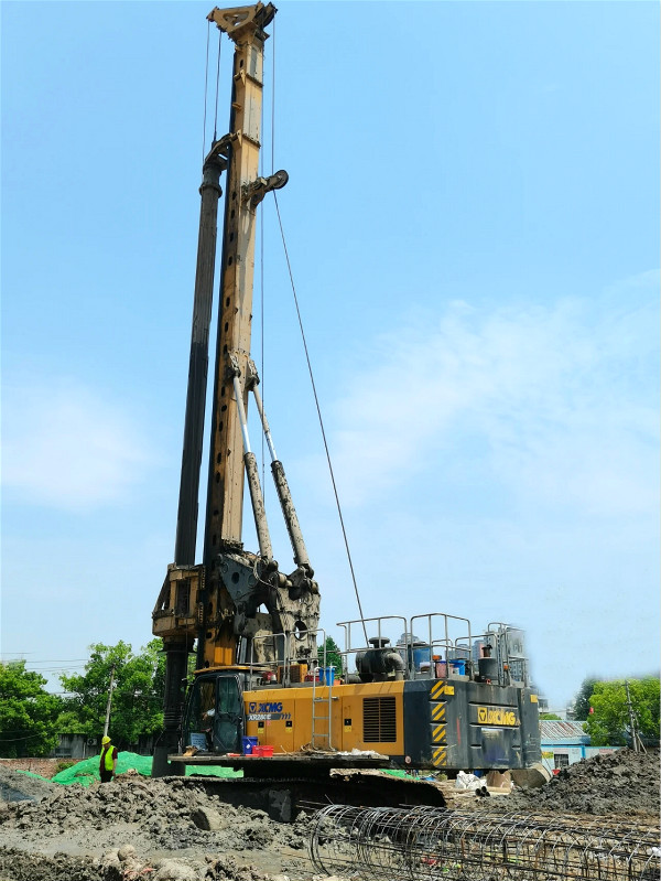 衡永高速，徐工XR280E旋挖鉆機作為主力設(shè)備.jpg